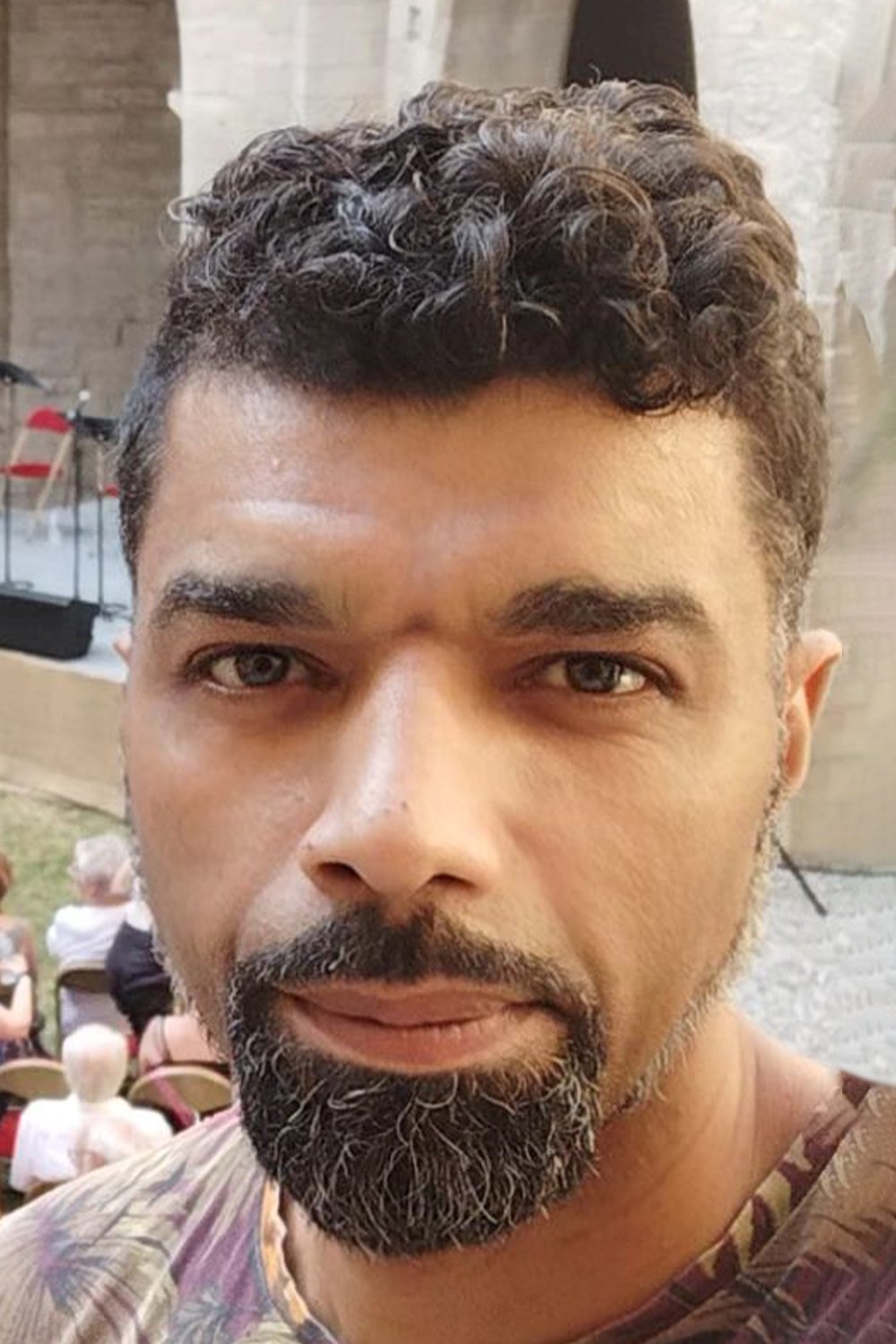 Claudio Dos Santos backdrop