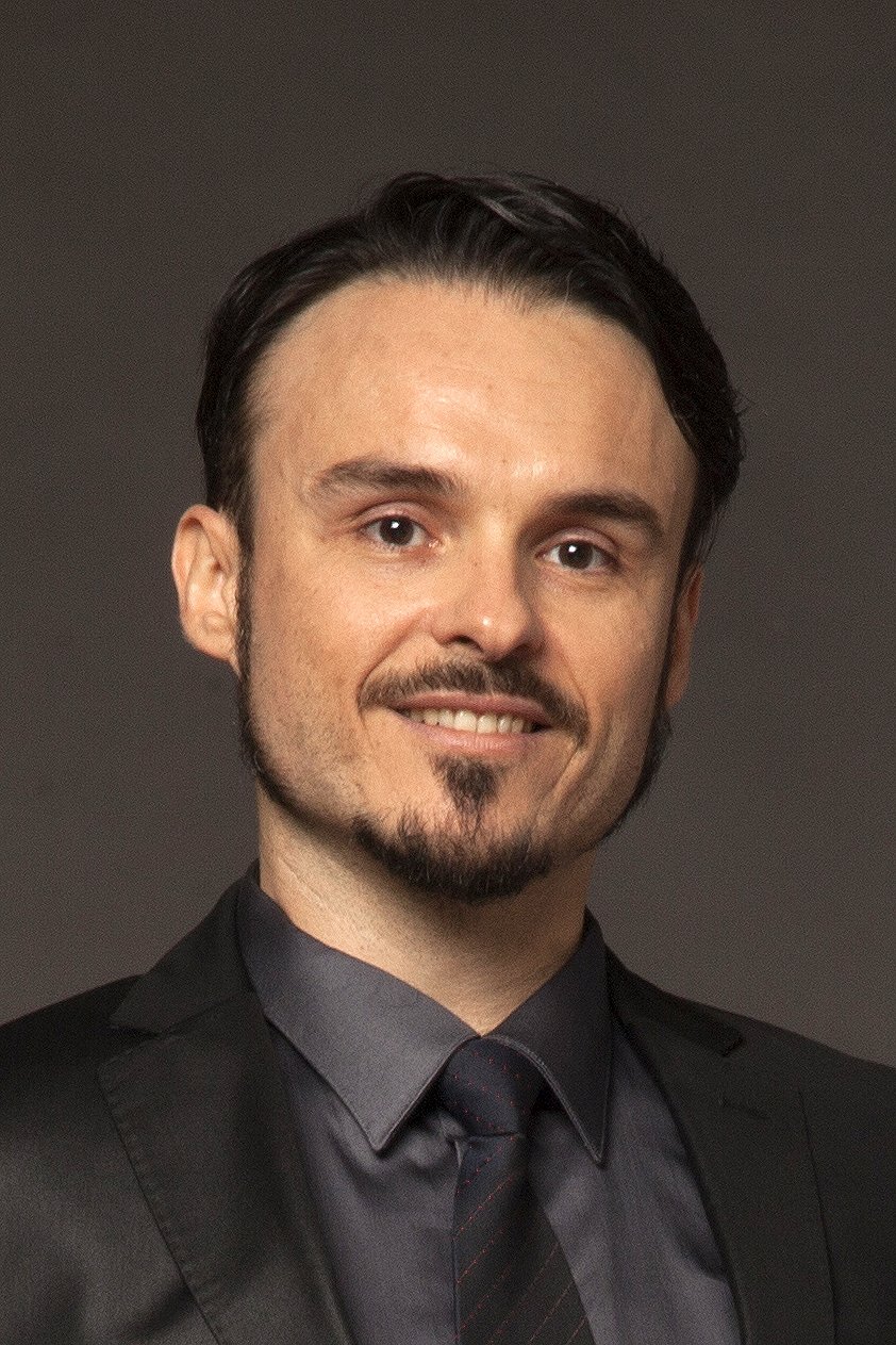 Gustavo Falcão backdrop