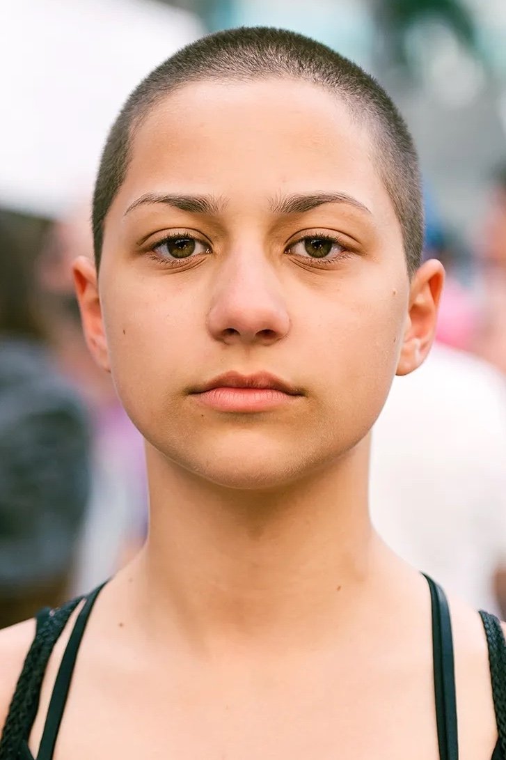 X González backdrop