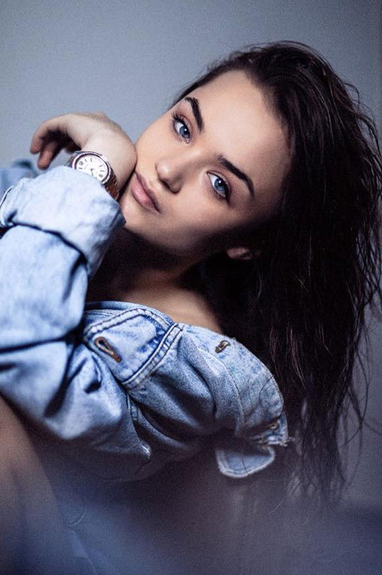 Kaona Sylejmani backdrop