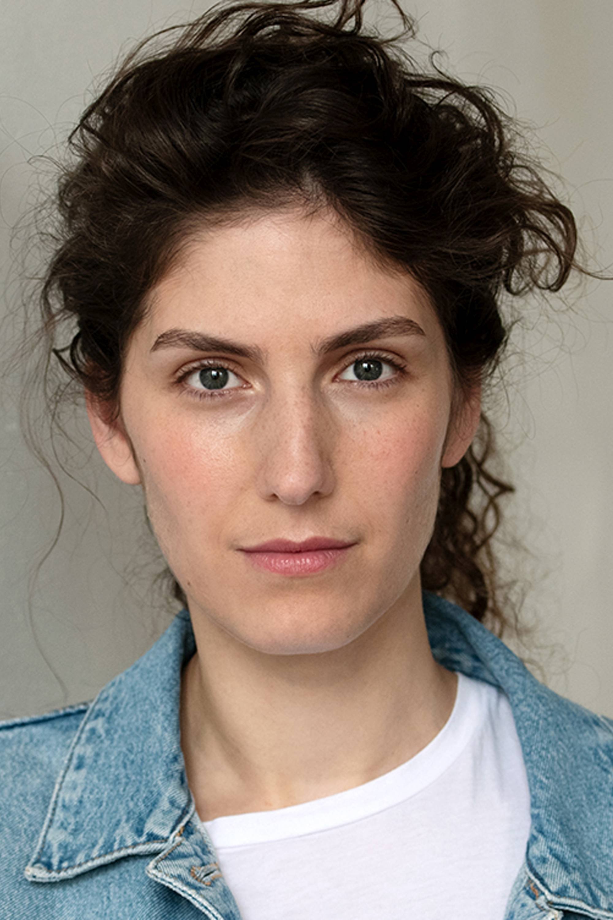 Mira Benser backdrop