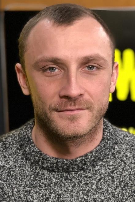 Kamil Nożyński backdrop