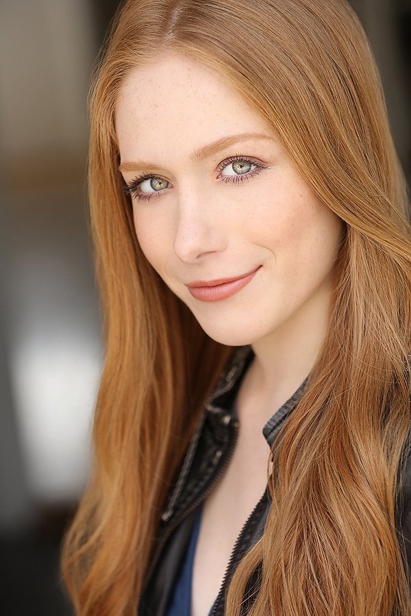 Lily Cardone backdrop