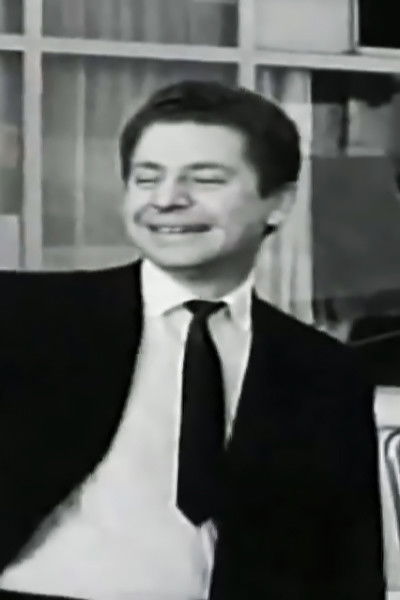 Kostas Provelengios backdrop