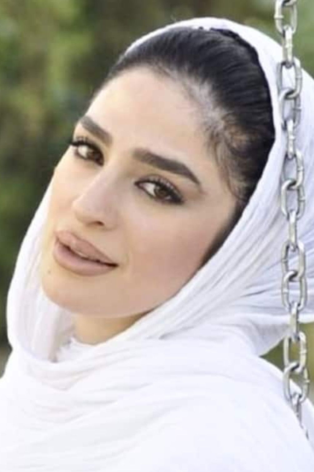 Asal Badeei backdrop