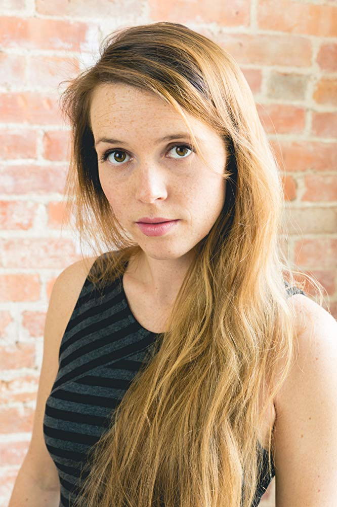 Simone Kisiel backdrop