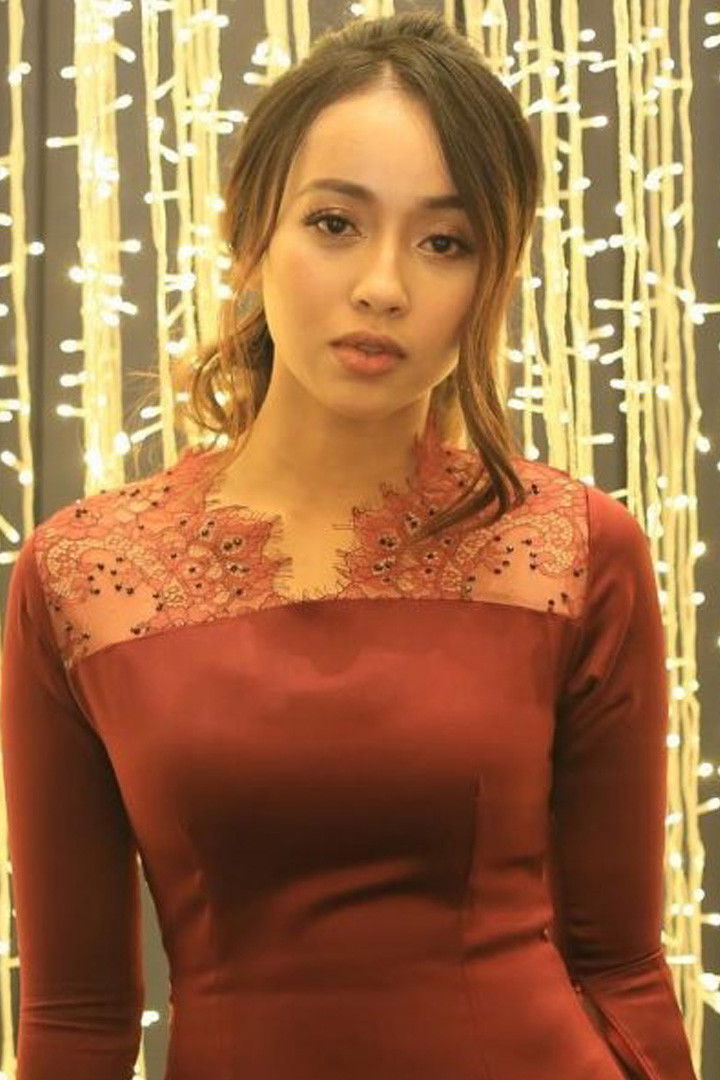 Oktovia Manrose backdrop