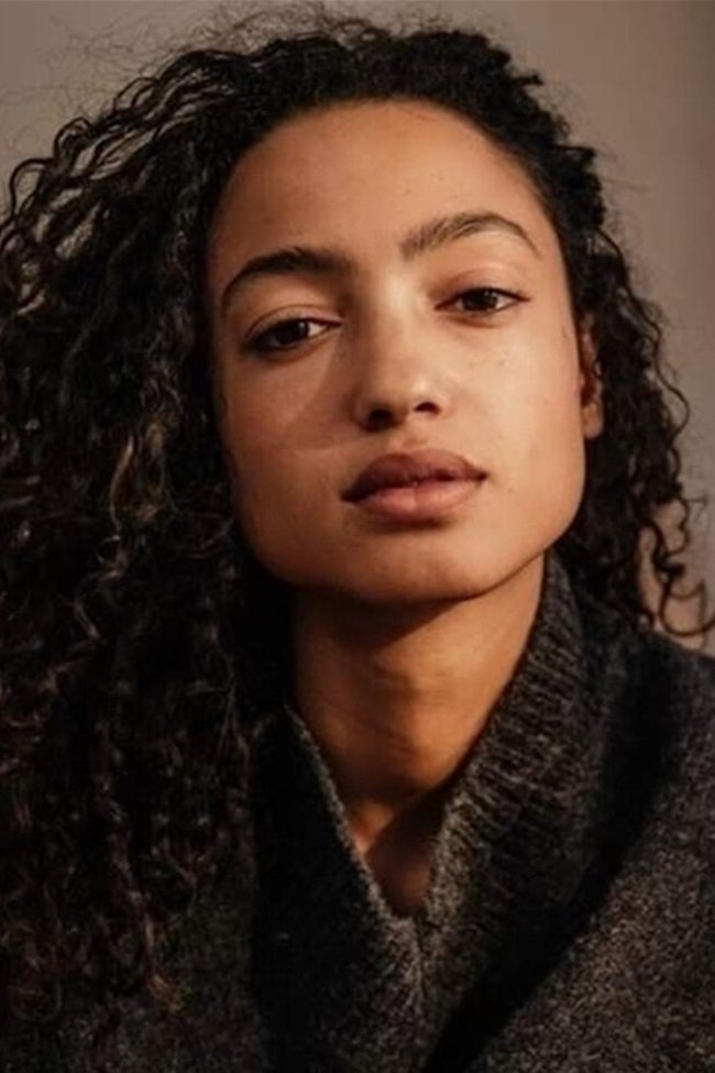 Magaajyia Silberfeld backdrop