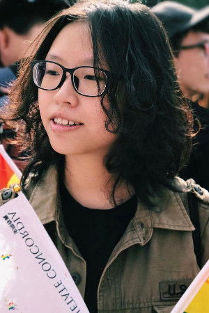 Shu-Yuan Tung backdrop