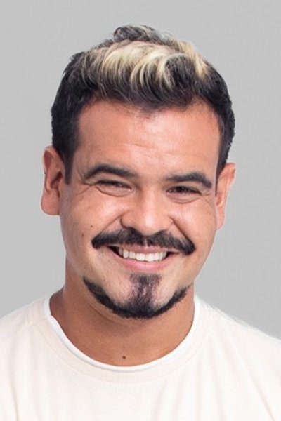 Cézar Maracujá backdrop