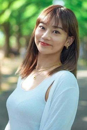 Mizuki Sashide backdrop