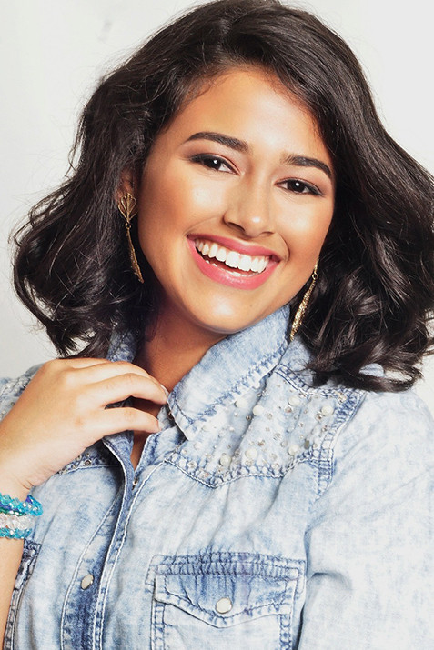 Inês Munhoz backdrop