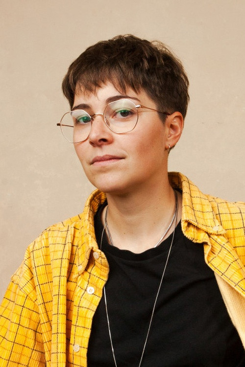 Lého Galibert-Laîné backdrop