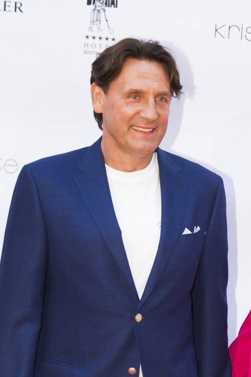 Valdemaras Chomičius backdrop