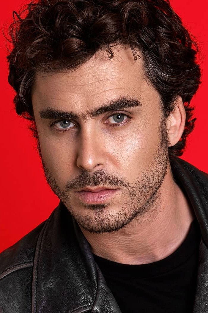 Nicolás Oyarzún backdrop