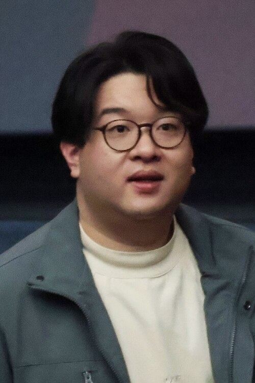 Tsui Ho-Cheong backdrop