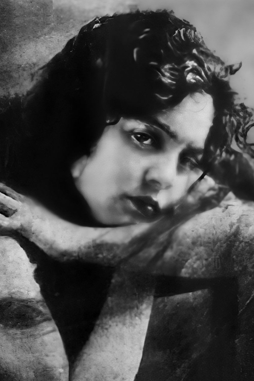 Helen Leslie backdrop