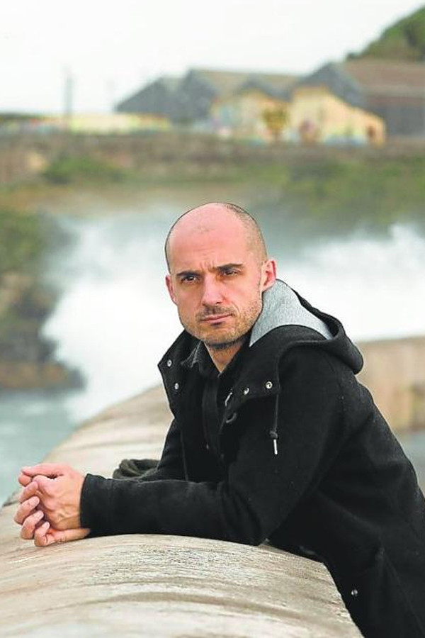 Diego Llorente backdrop