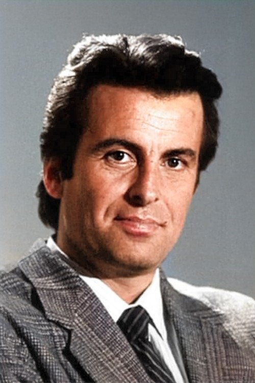 Salih Kırmızı backdrop