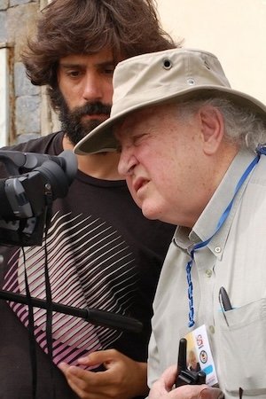 Luis Armando Roche backdrop