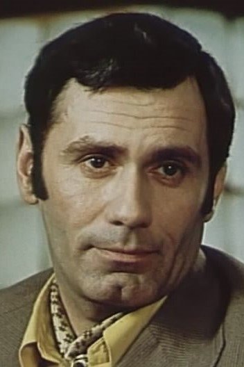 Leon Kukulyan backdrop