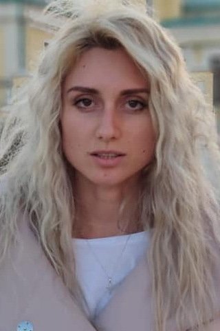 Lidiya Suchkova backdrop