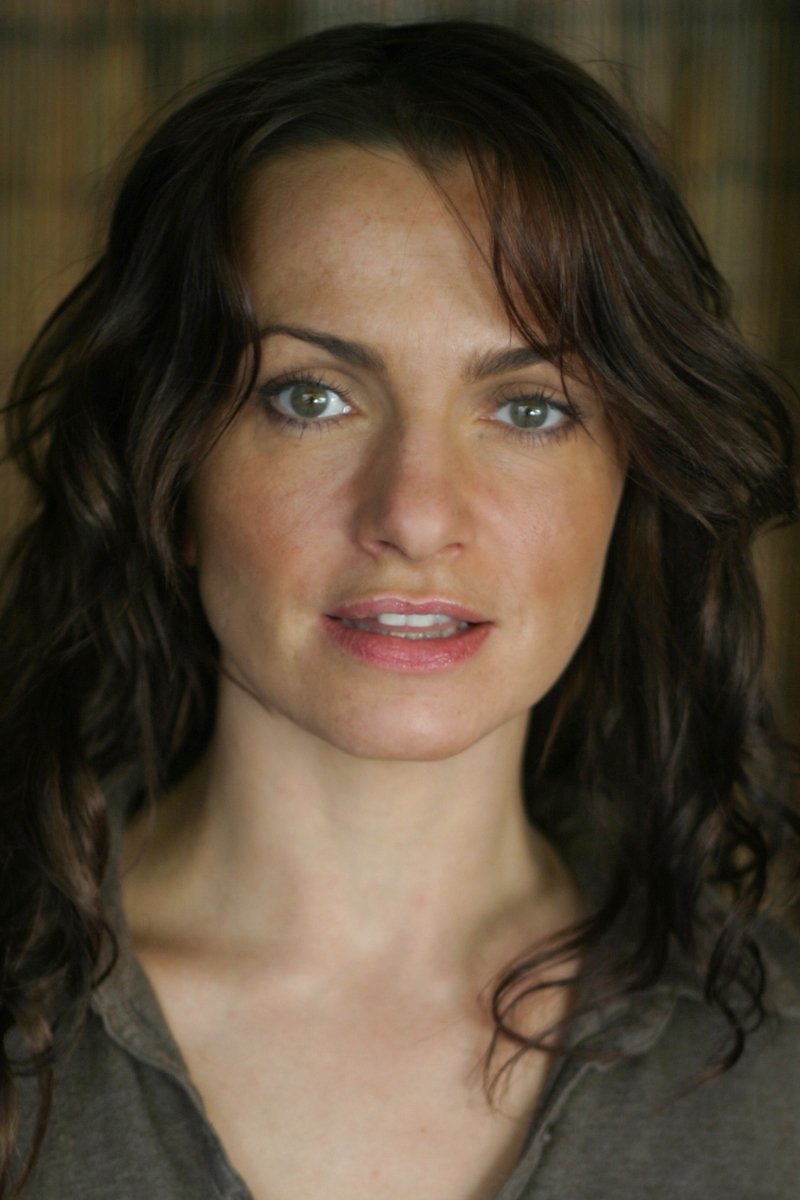 Simone Lahbib backdrop