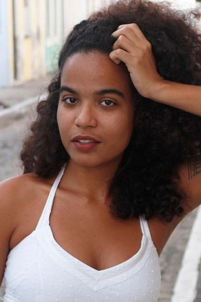 Aline Brune backdrop