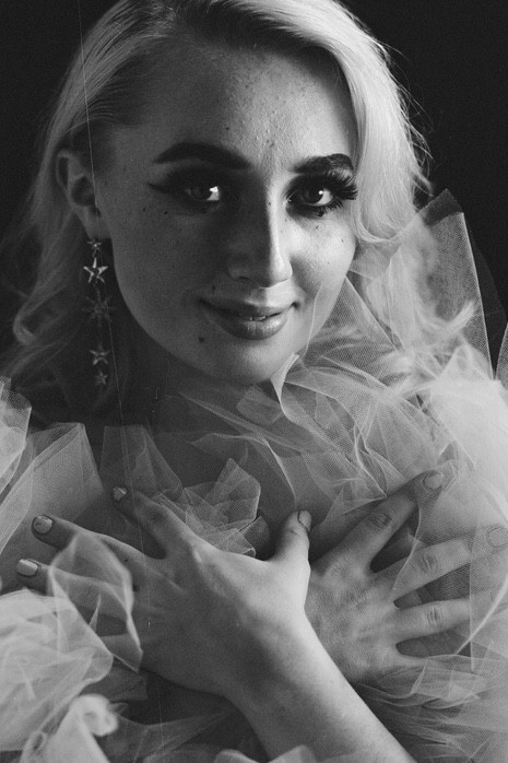 Maddy Ellwanger backdrop