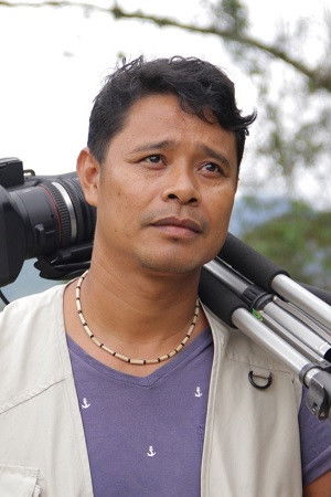 Alberto Alvares backdrop