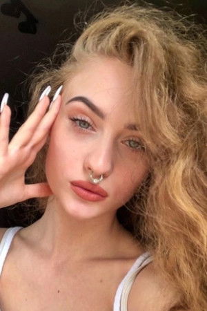 Lydia Caballo backdrop