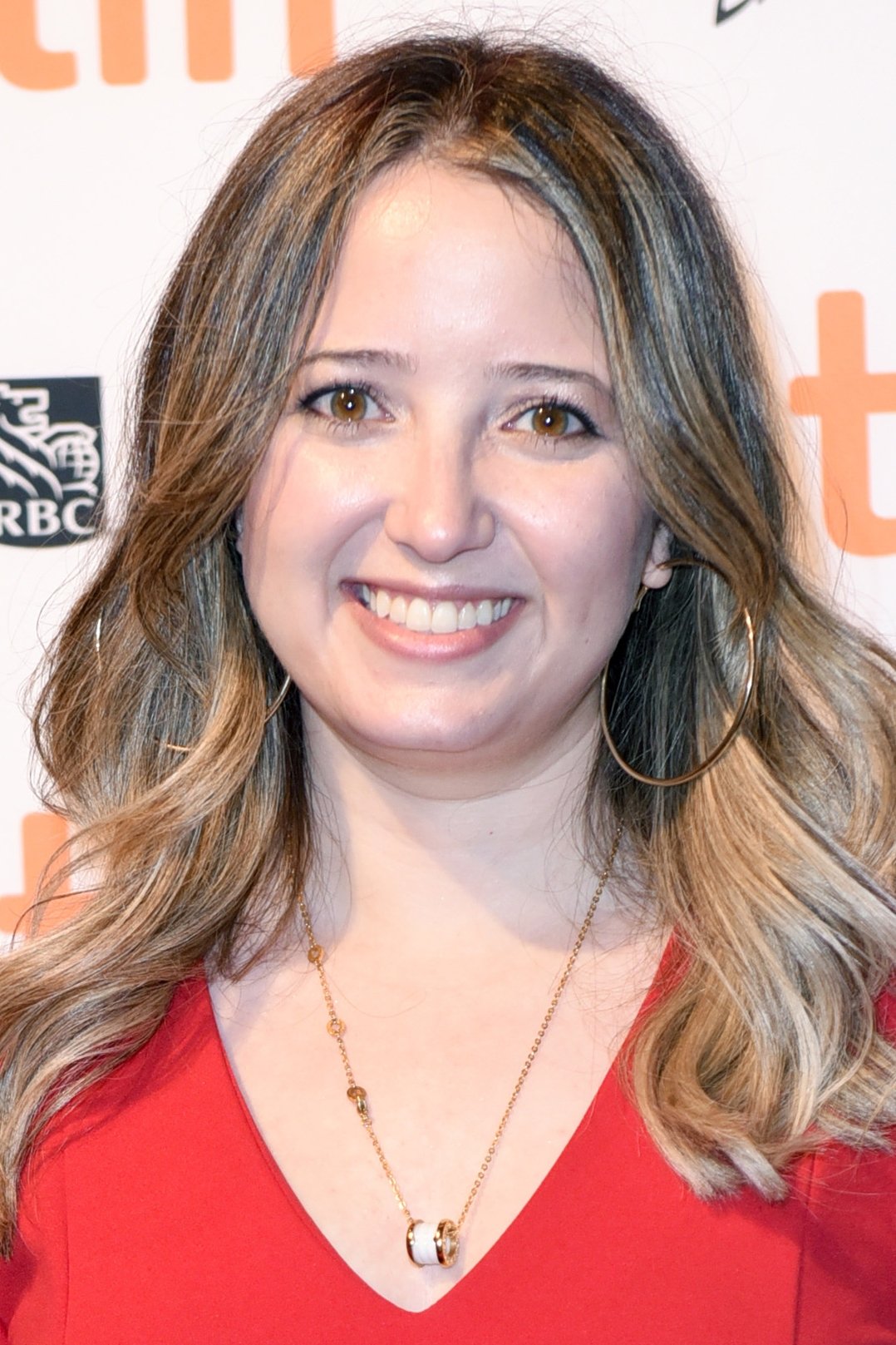 Alona Metzer backdrop