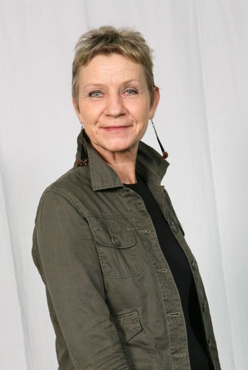 Anita Kvāla backdrop