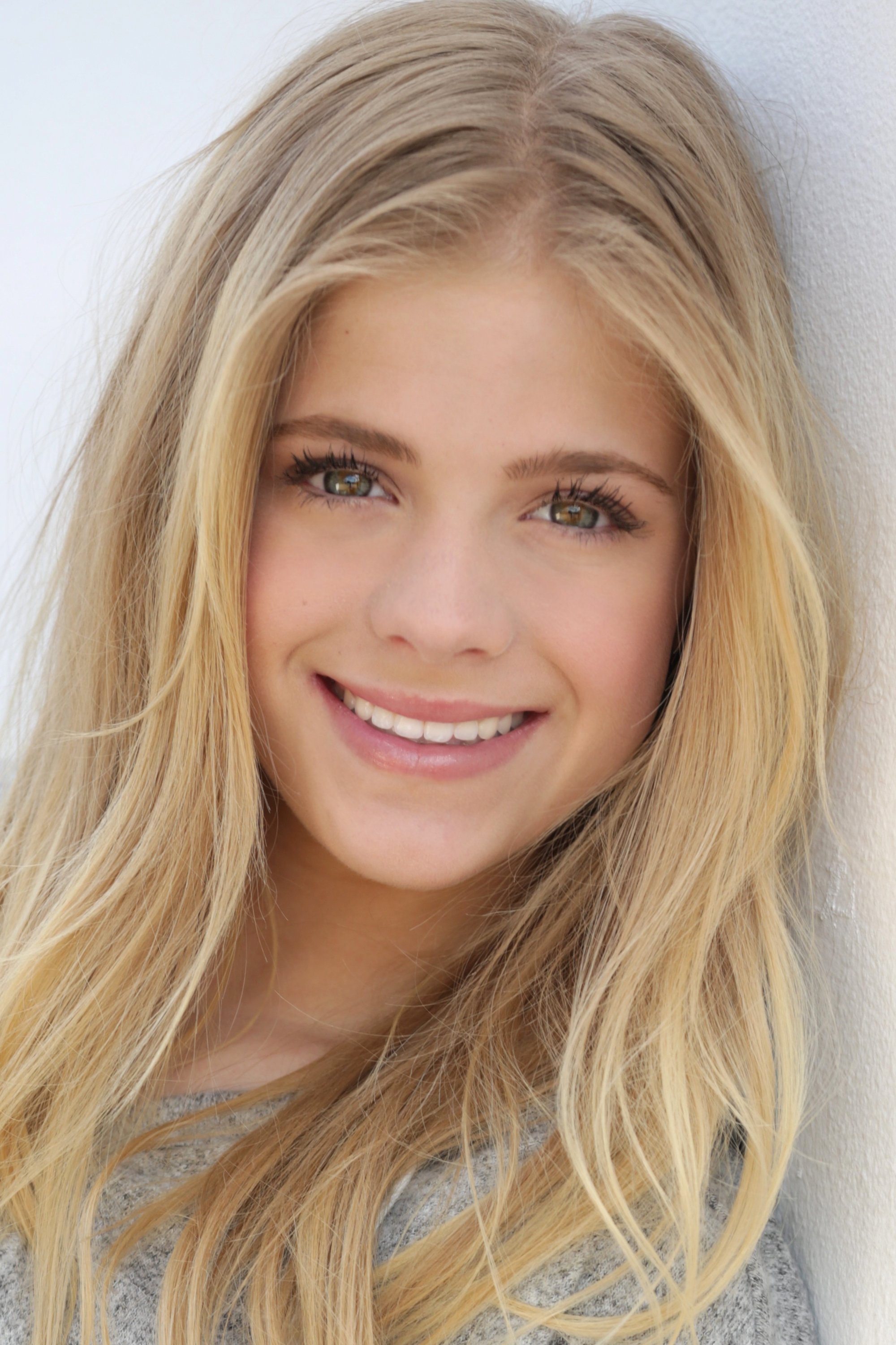 Eshli Mishel Brenner backdrop