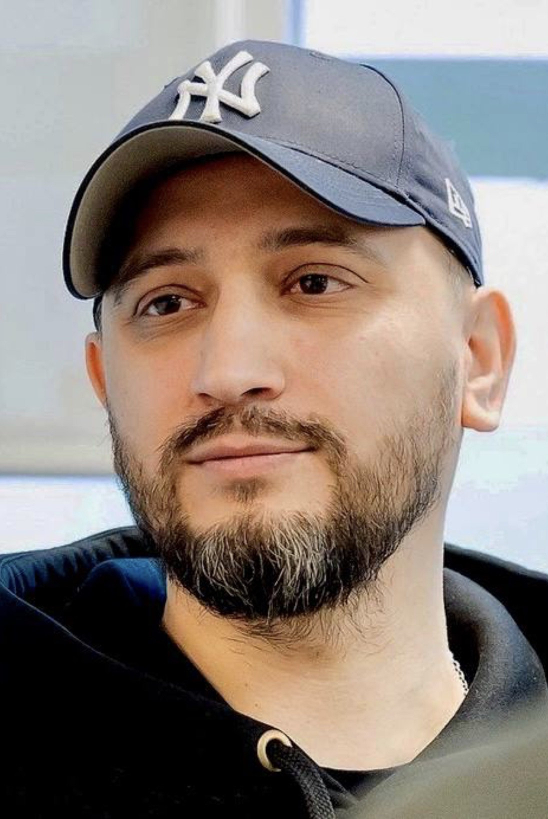 Telman Akavov backdrop