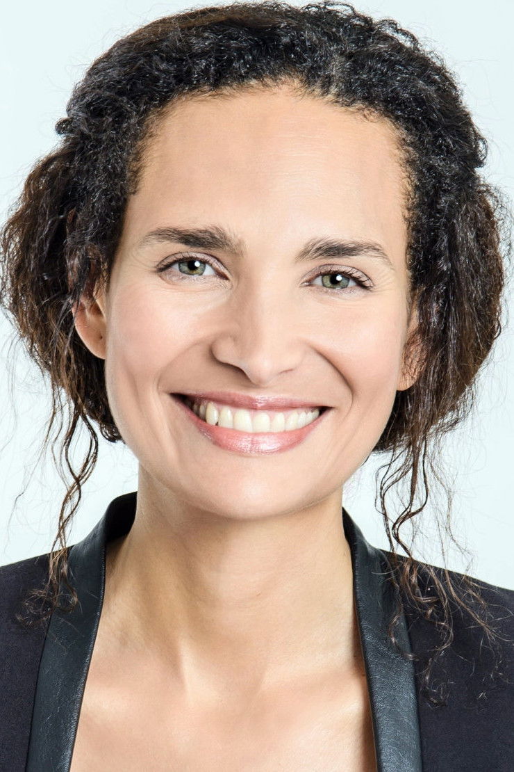 Frédérique Bedos backdrop