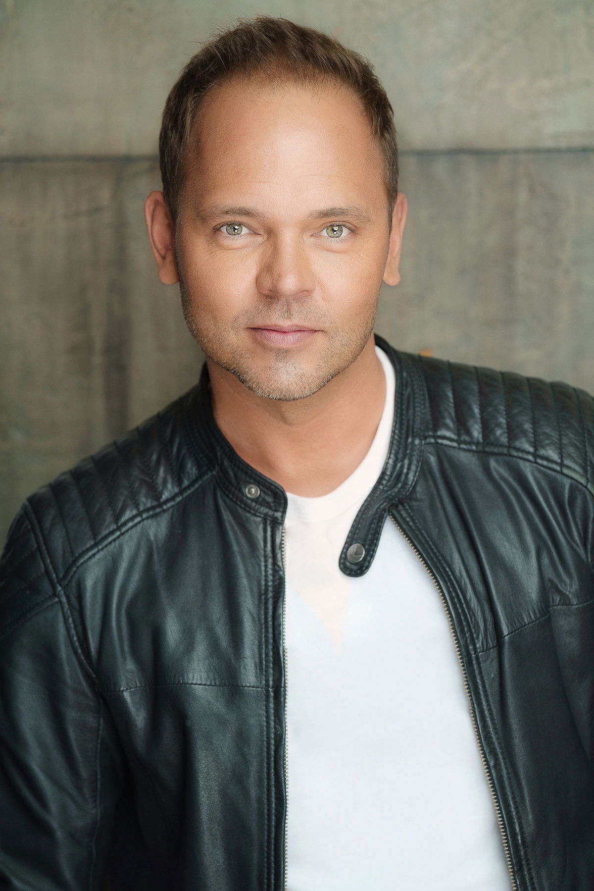 Lauris Reiniks backdrop