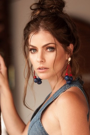 Ana Paula Tabalipa backdrop