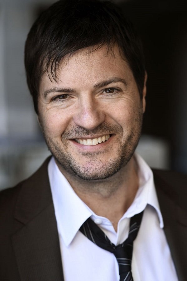 Thomas Hintze backdrop