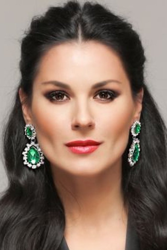 Mariia Yefrosynina backdrop