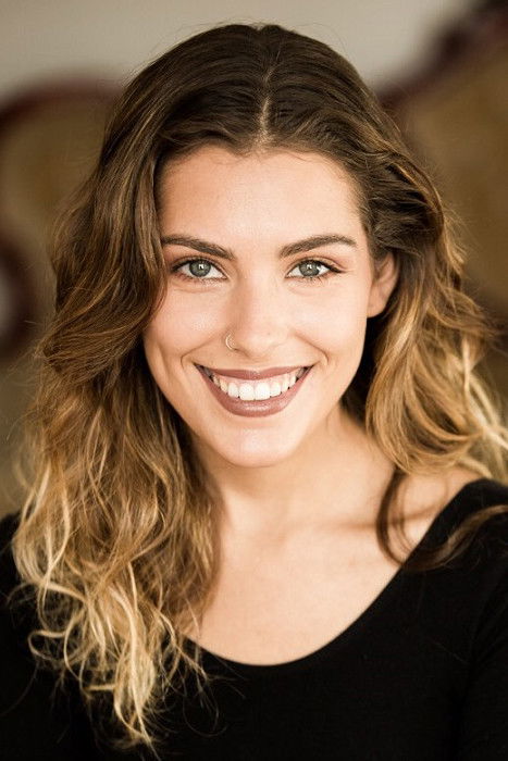 Laurence-Anaïs Belleville backdrop