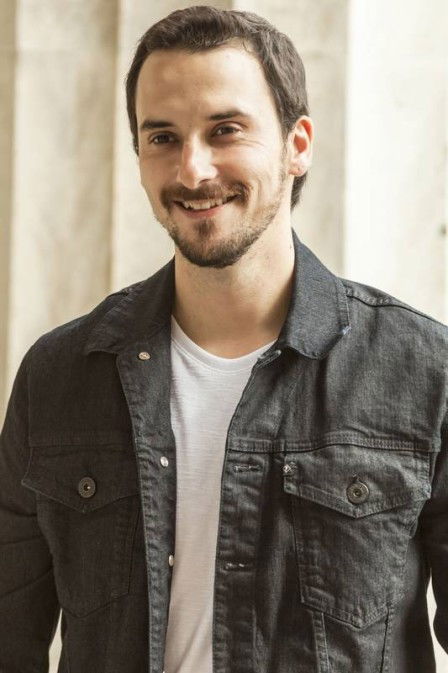 Maksin Oliveira backdrop