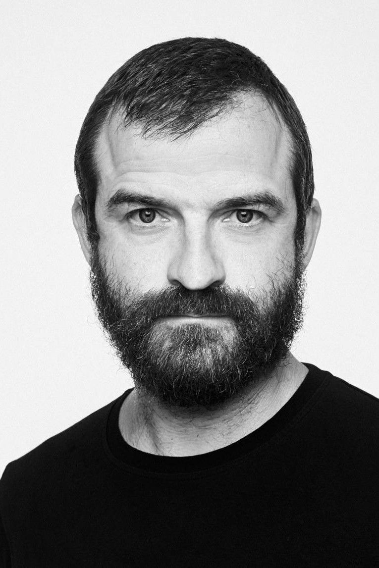 Marius Peterson backdrop