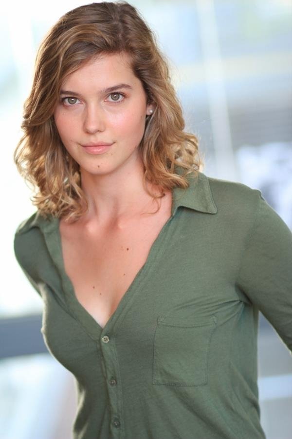 Isabelle Ellingson backdrop