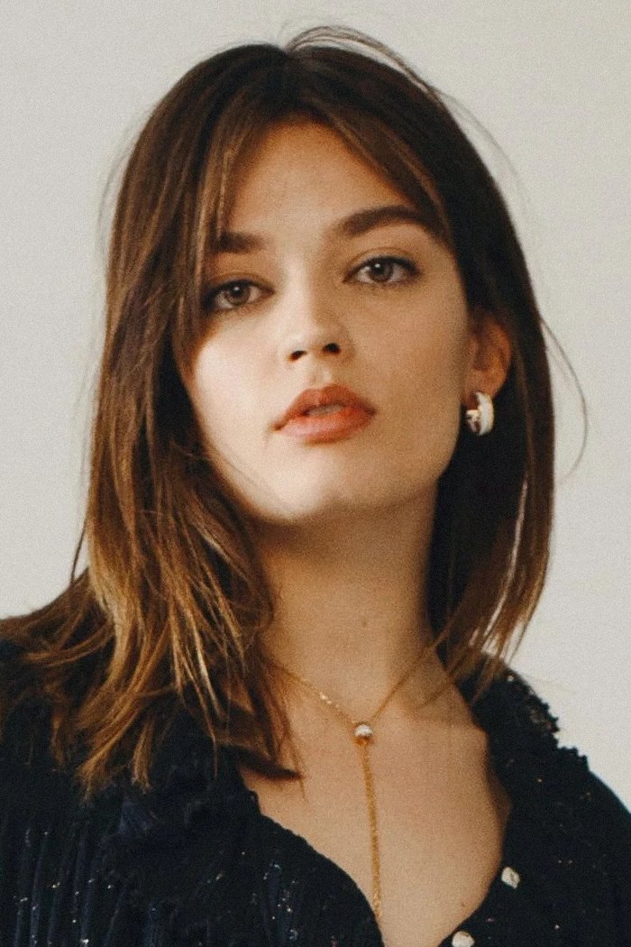 Emma Mackey backdrop