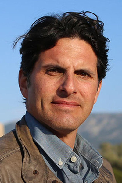 Darius Arya backdrop