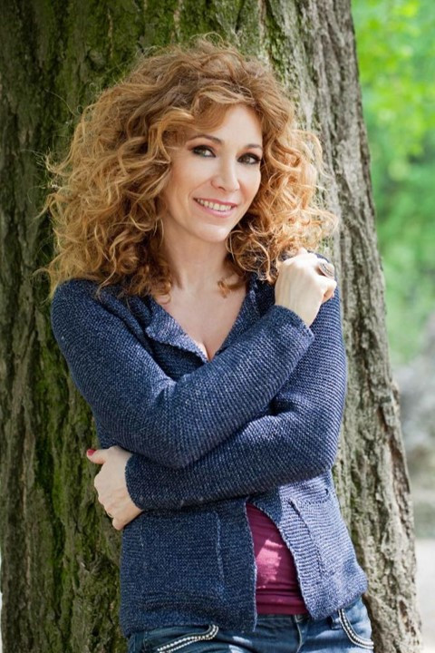 Vera Castagna backdrop