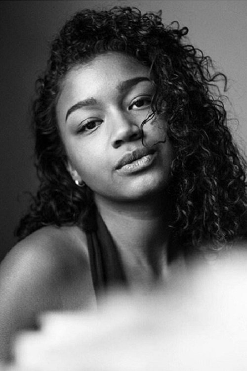 Zoë Love Smith backdrop