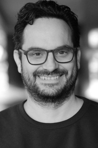 Emre Şahin backdrop