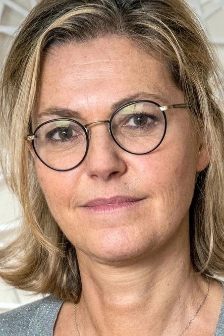 Anë Giaferi backdrop